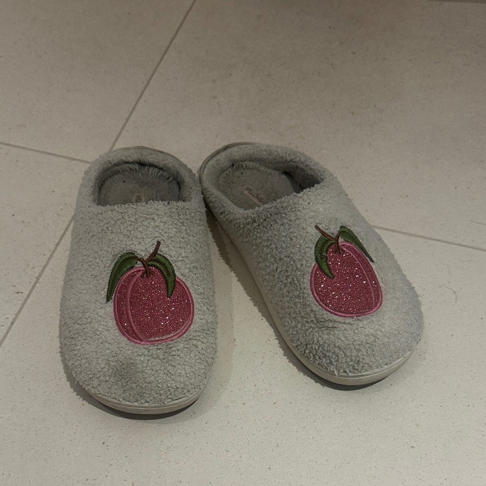 Cozy and fluffy Women's Slippers with Pink Peach sparkly Design